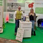 Simplytherm präsentierte am Apfelmarkt leistungsstarke Trockensysteme zur nachrüstfähigen Fußbodenheizung – mit hoher Nachfrage aus dem Sanierungs- und Altbausegment.